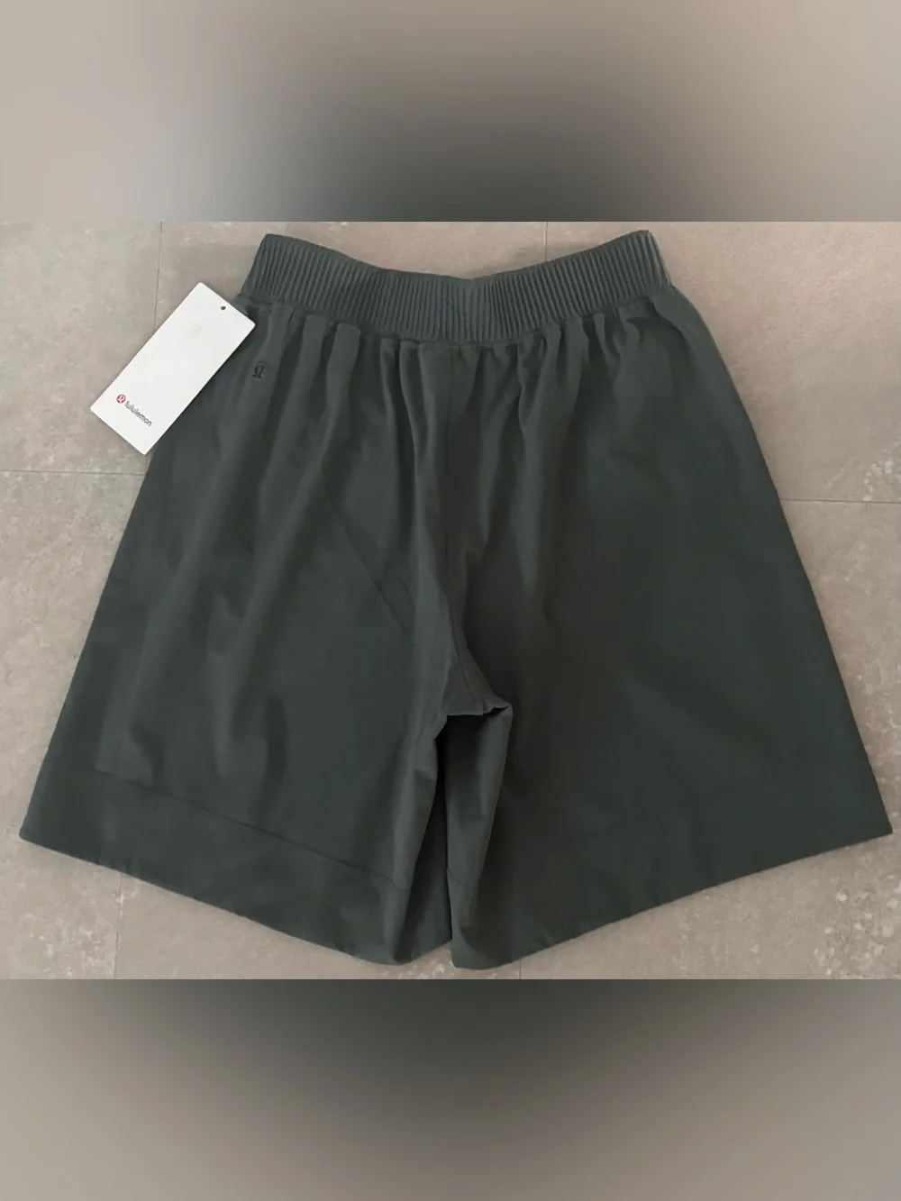Lululemon Stretch Woven Mid -Rise Short - Picture 4 of 6